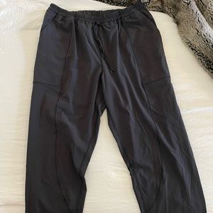 Lululemon cropped pants